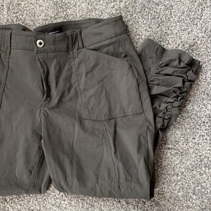 Gray ruched capris ♥️ NWOT